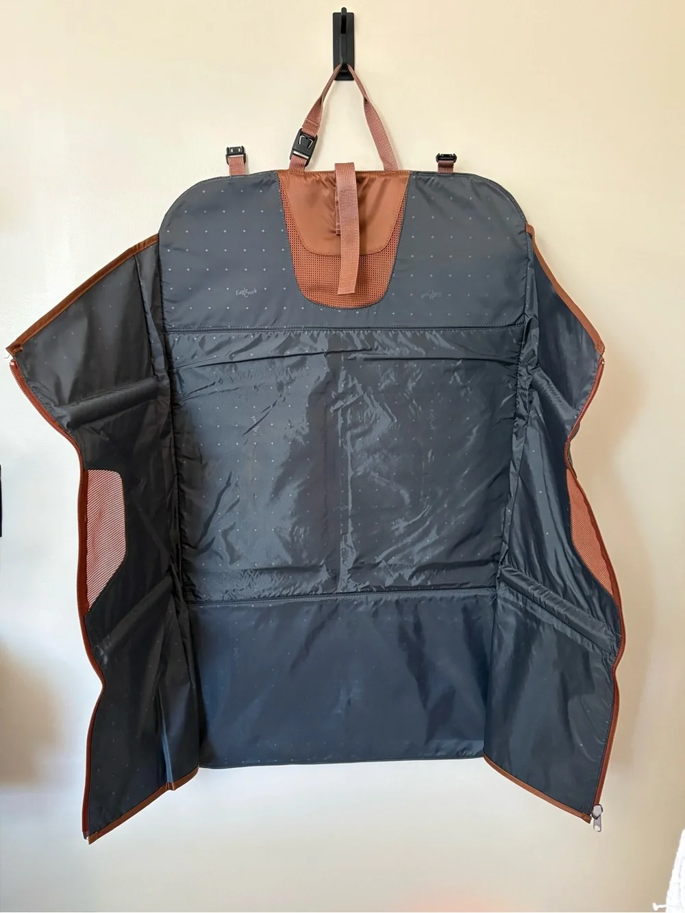 Eagle Creek Travel Gear Garment Bag Gray Brown Pack-It Suit Dress Carrier NWOT